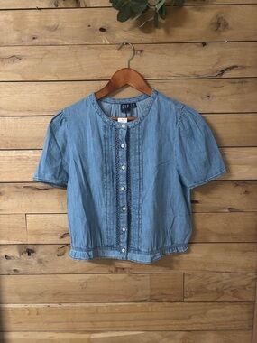 Gap button up shirt
